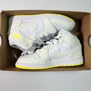 Air Jordan 1 Mid Sail/LT Laser Orange-White SZ 4.5Y / 6W